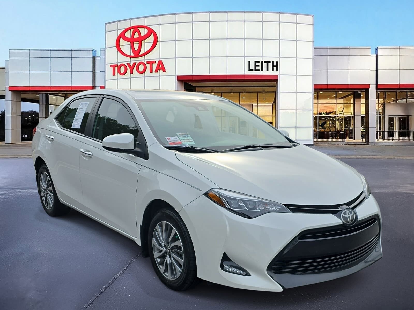 2018 Toyota Corolla XLE photo 3