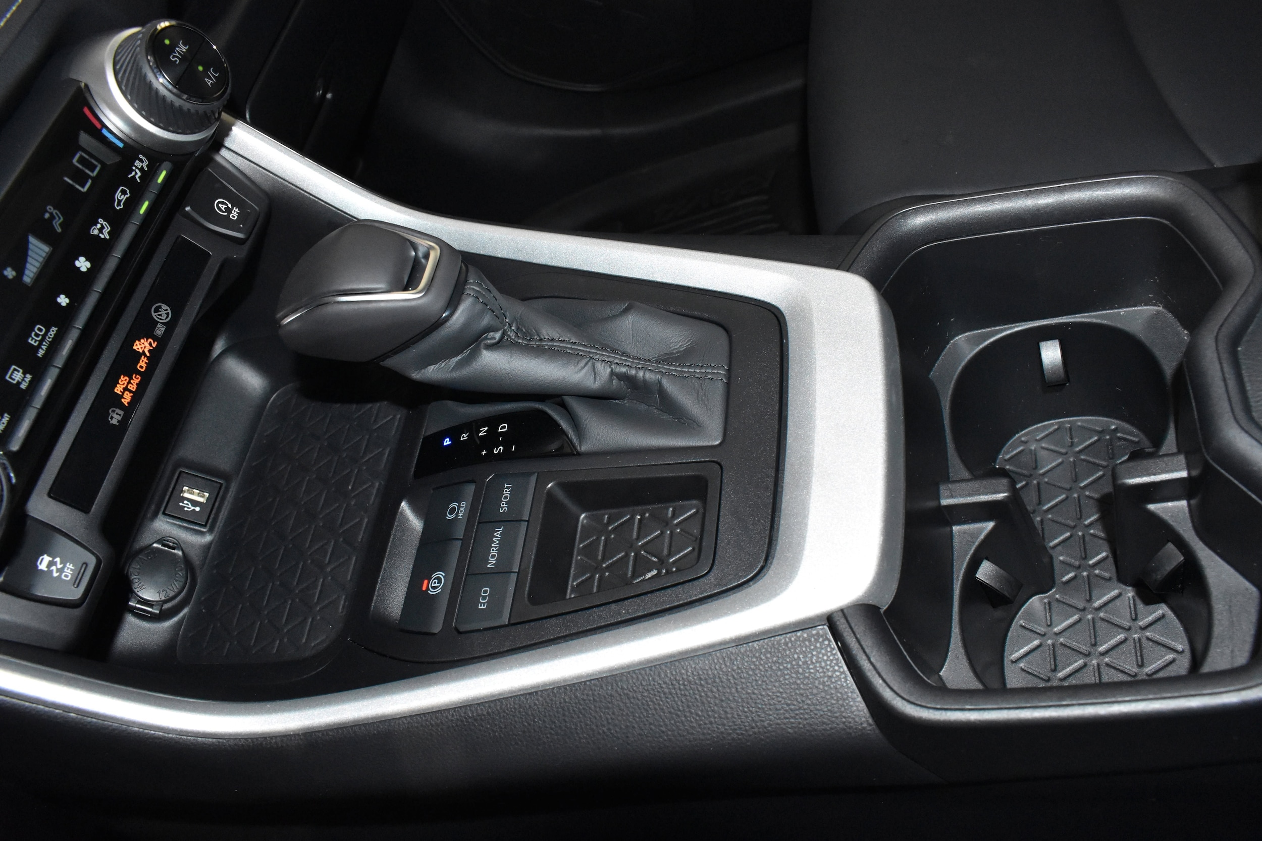 2025 Toyota RAV4 XLE Premium - Photo 19