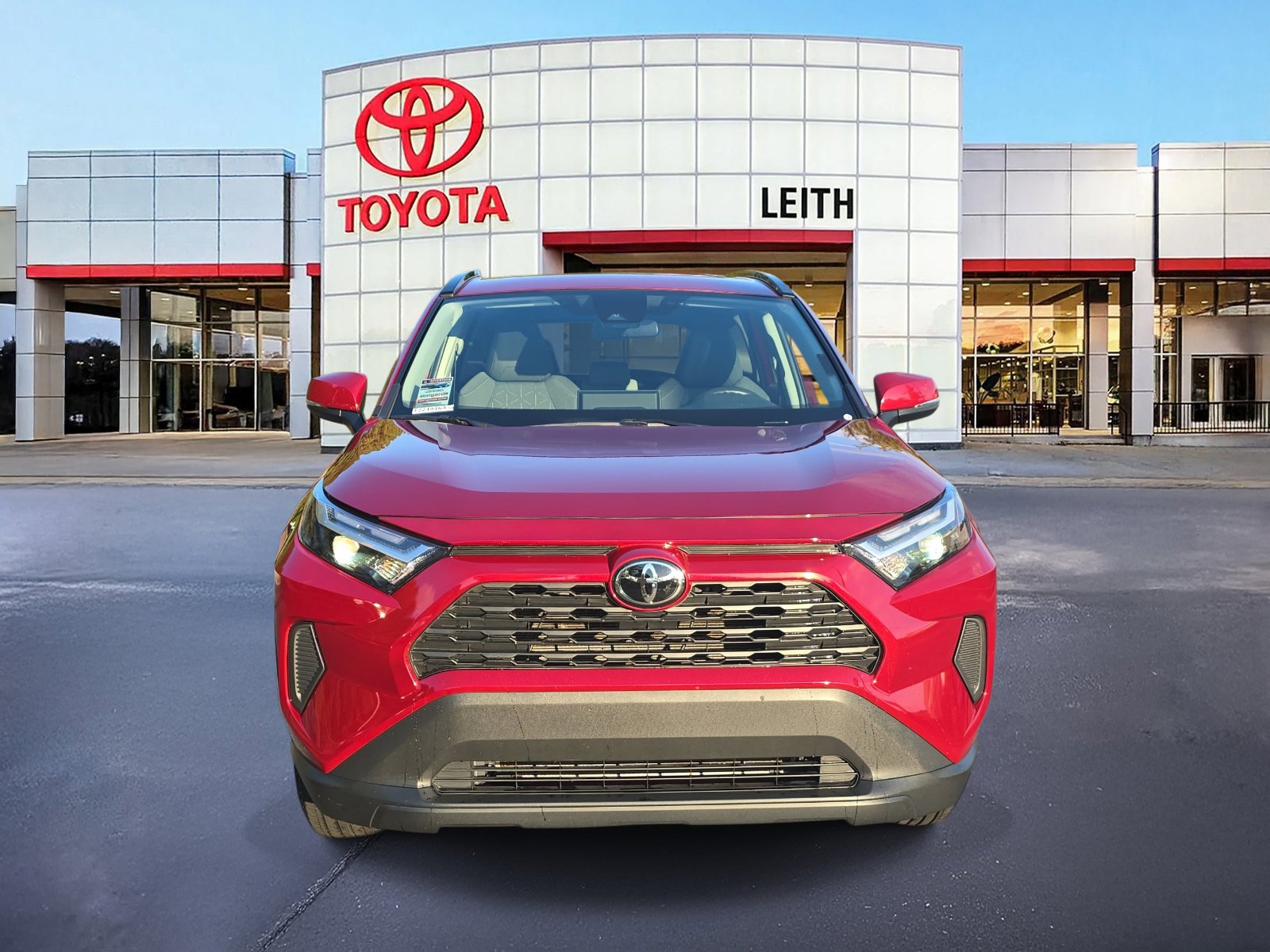 2022 Toyota RAV4 XLE photo 2