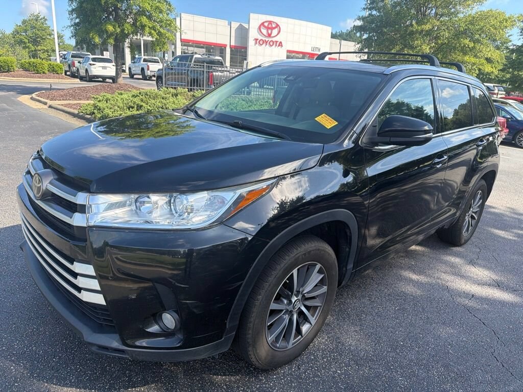 Used 2017 Toyota Highlander XLE V6 SUV