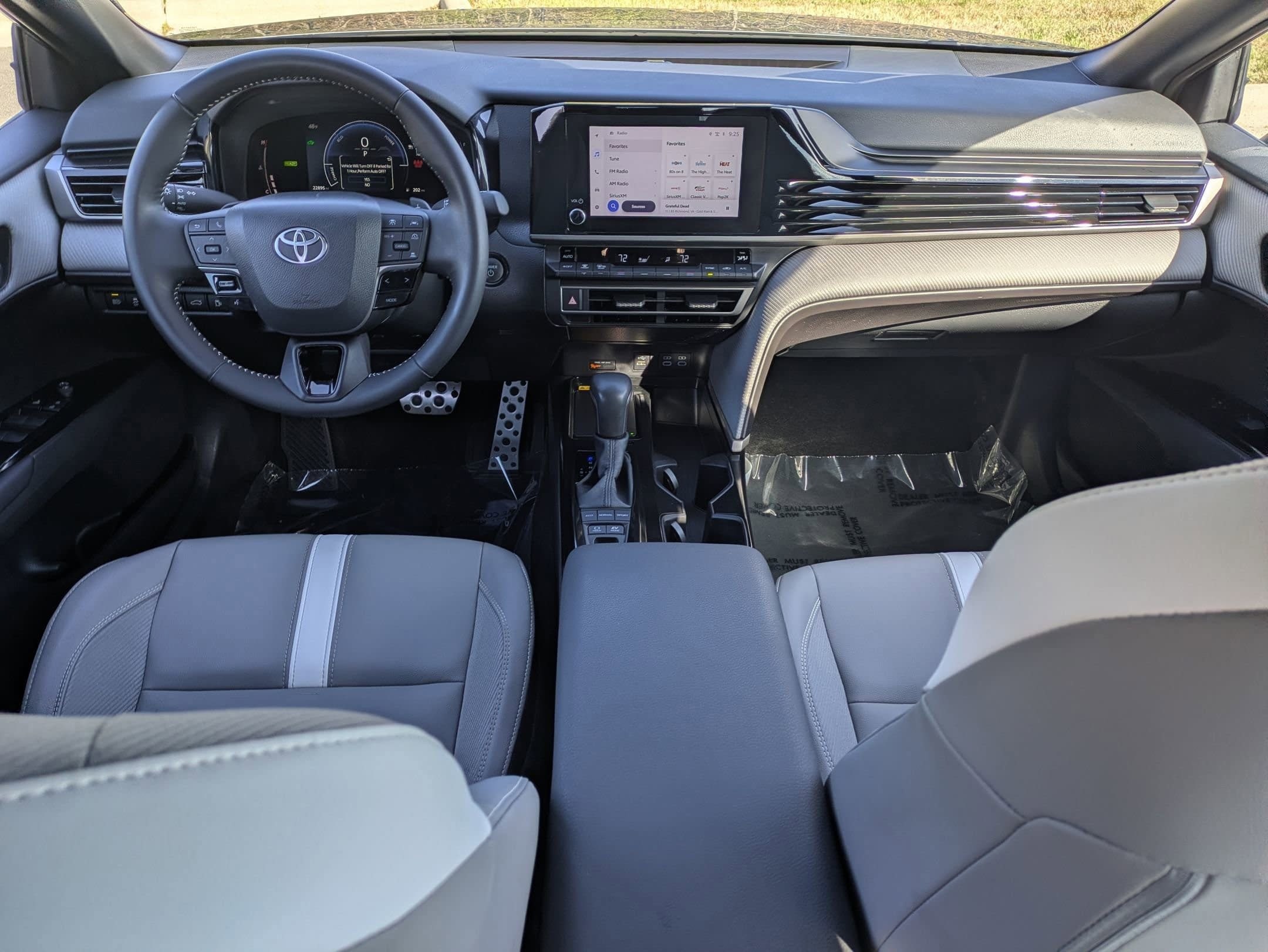 2025 Toyota Camry SE - Photo 21