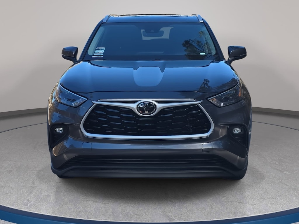 Used 2024 Toyota Highlander LE SUV