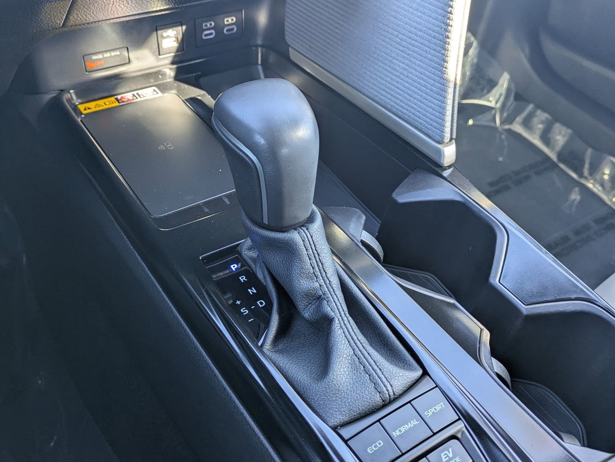 2025 Toyota Camry SE - Photo 14