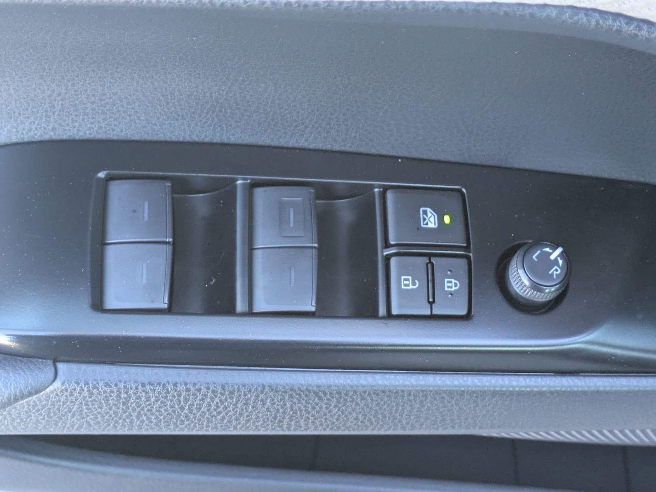 2025 Toyota Camry SE - Photo 19