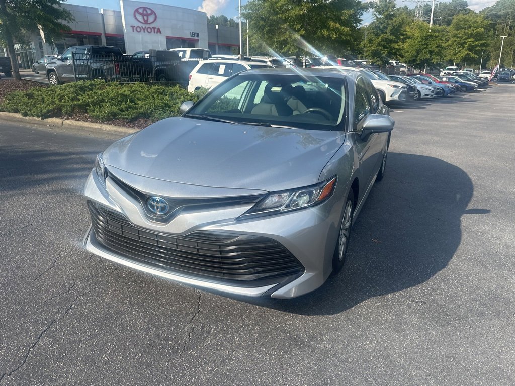 2019 Toyota Camry Hybrid LE photo 2