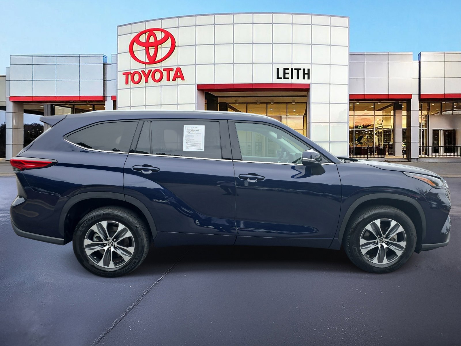 2022 Toyota Highlander XLE photo 4