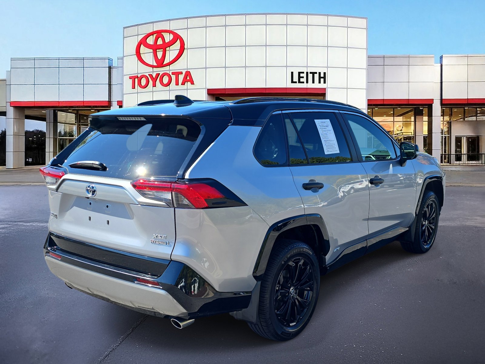 2024 Toyota RAV4 Hybrid XSE photo 2