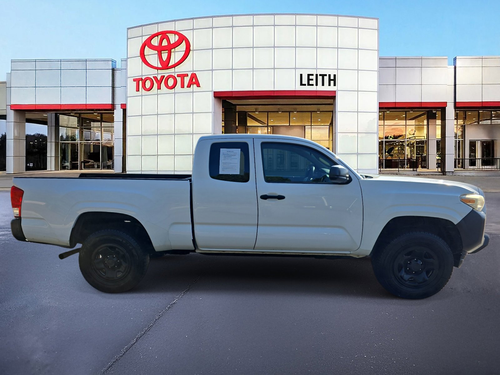2017 Toyota Tacoma SR photo 4