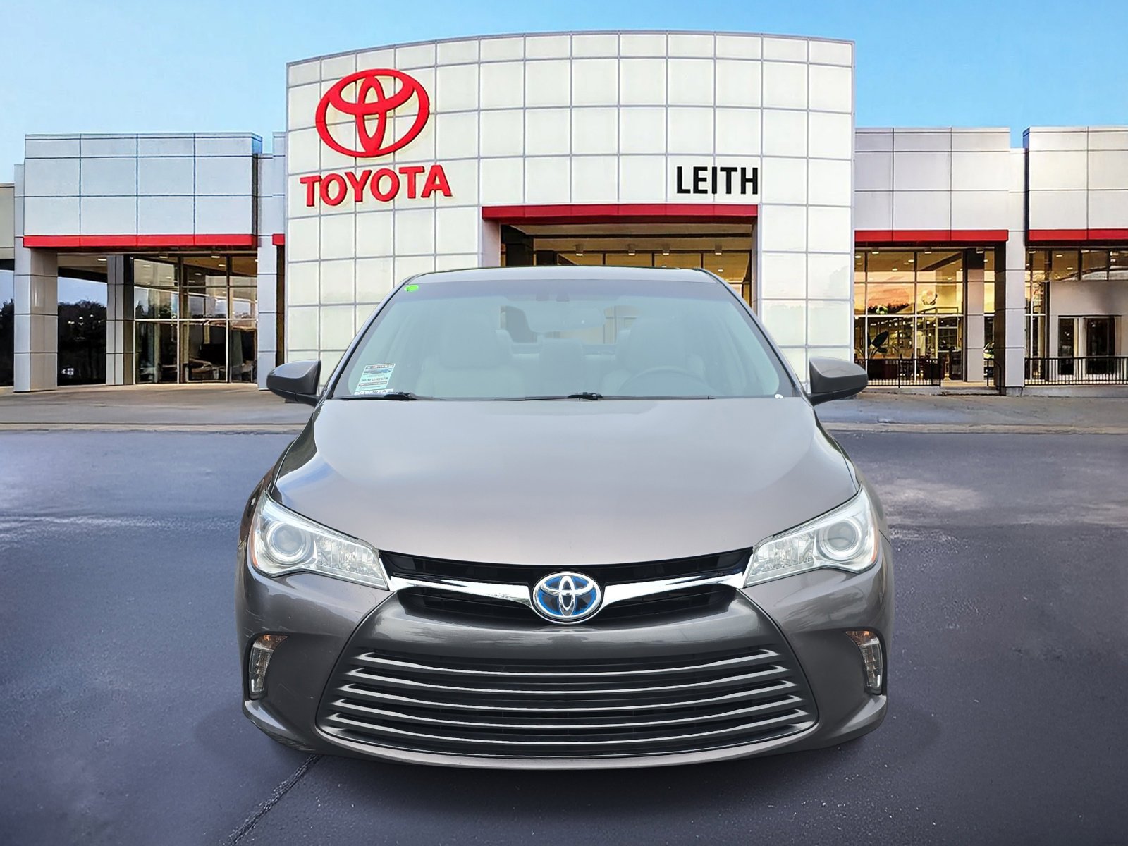 2017 Toyota Camry Hybrid XLE photo 2