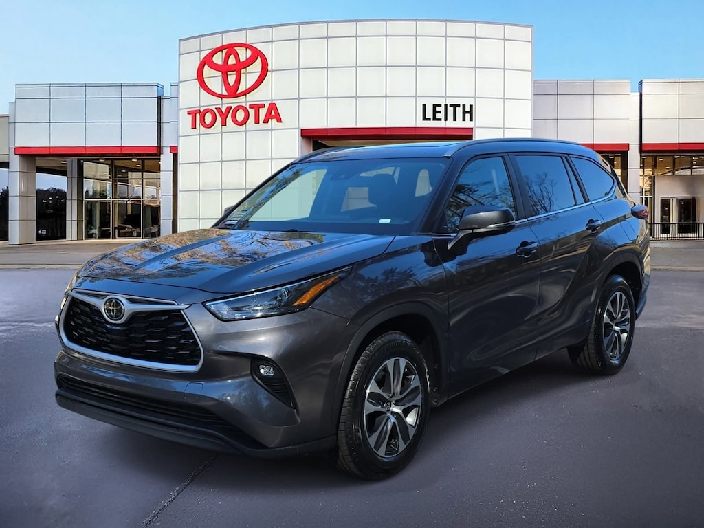 Used 2024 Toyota Highlander LE SUV