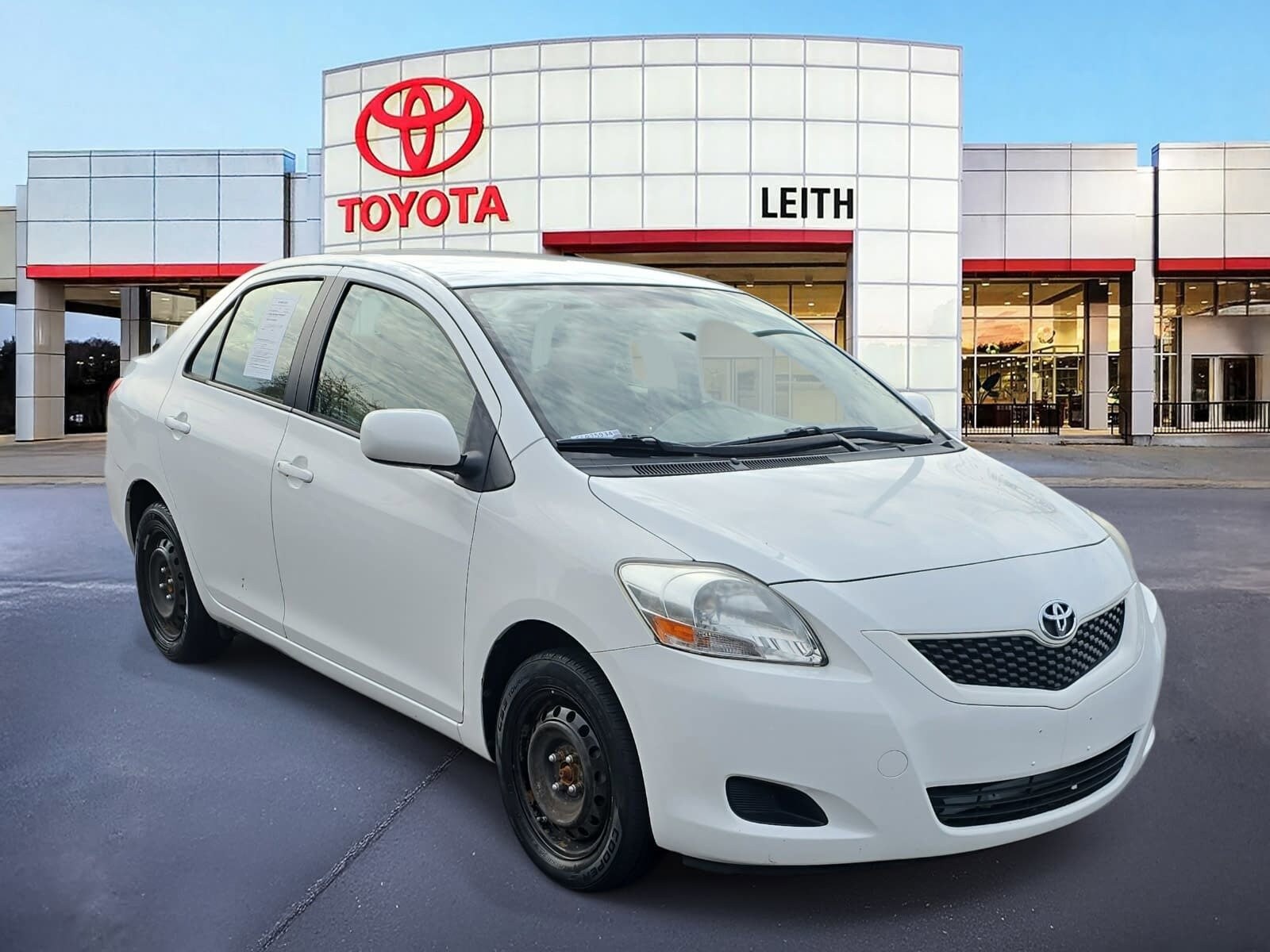 2012 Toyota Yaris Base photo 2
