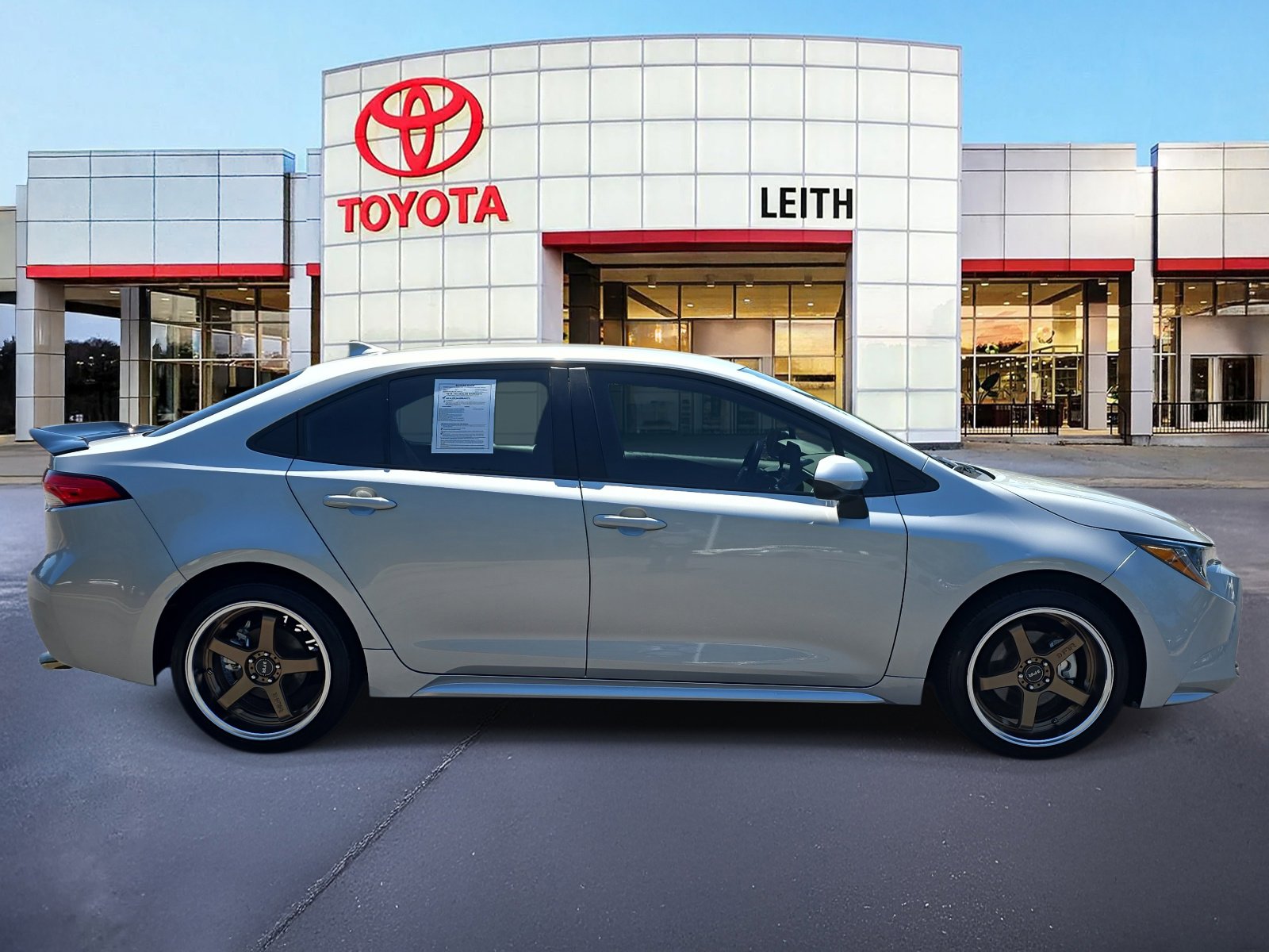 2025 Toyota Corolla LE photo 4