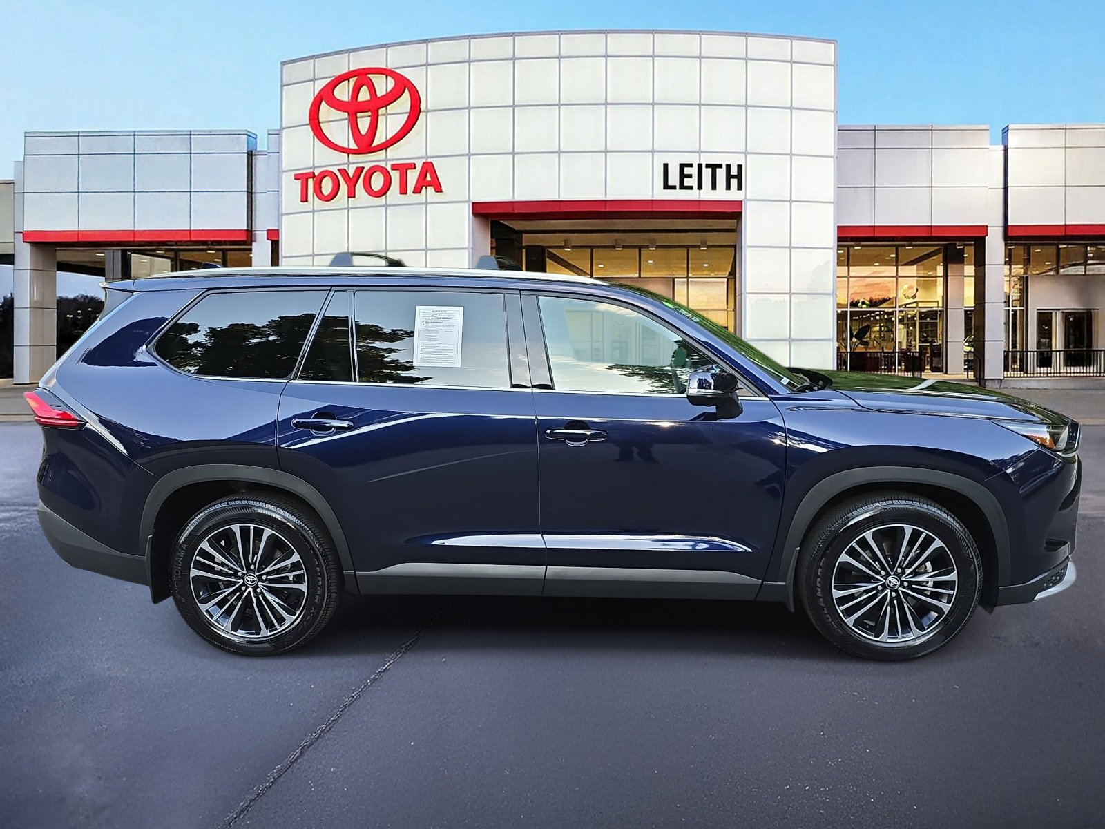 2024 Toyota Highlander Hybrid Platinum photo 4