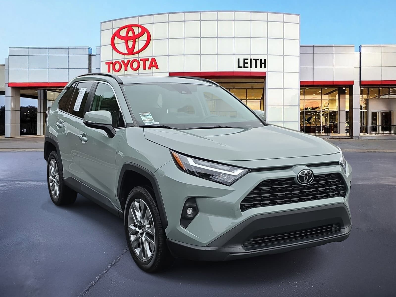 2023 Toyota RAV4 XLE Premium photo 3