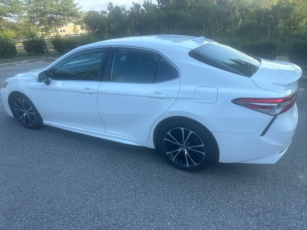 Used 2019 Toyota Camry SE Sedan