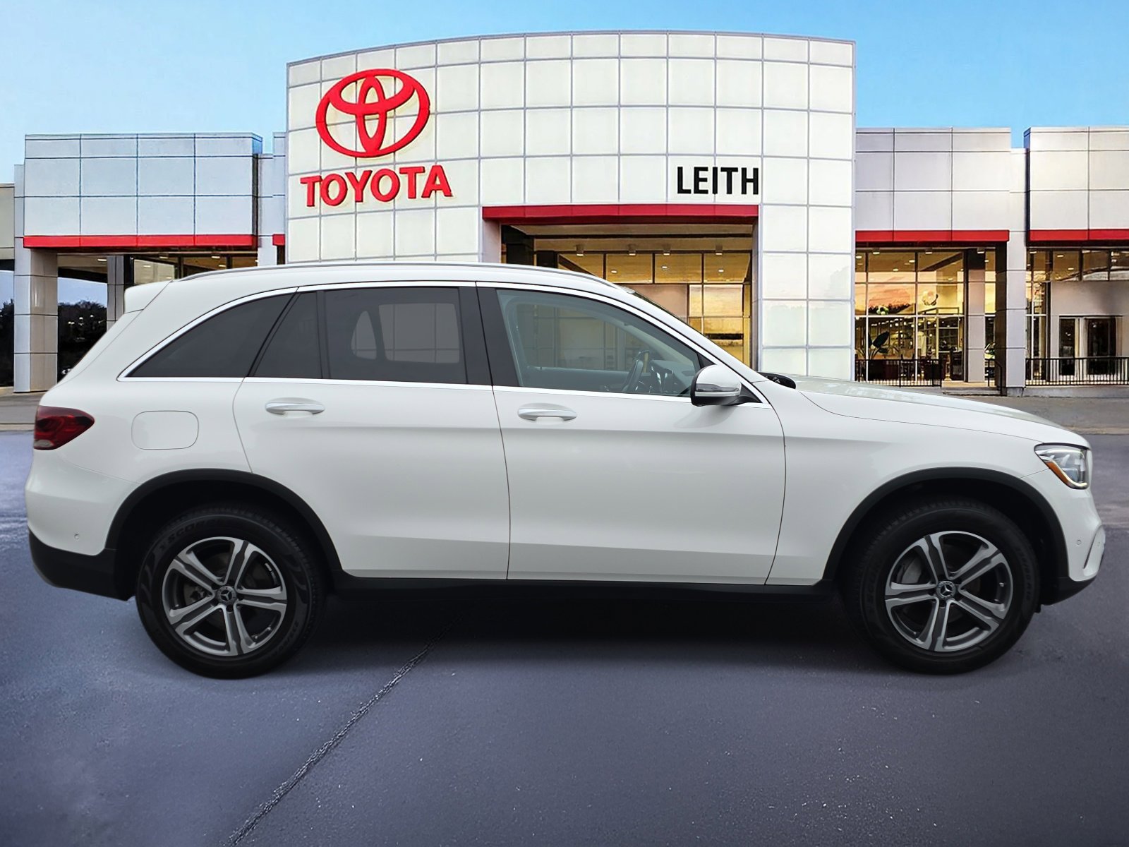 2022 Mercedes Benz GLC 300 4MATIC photo 2