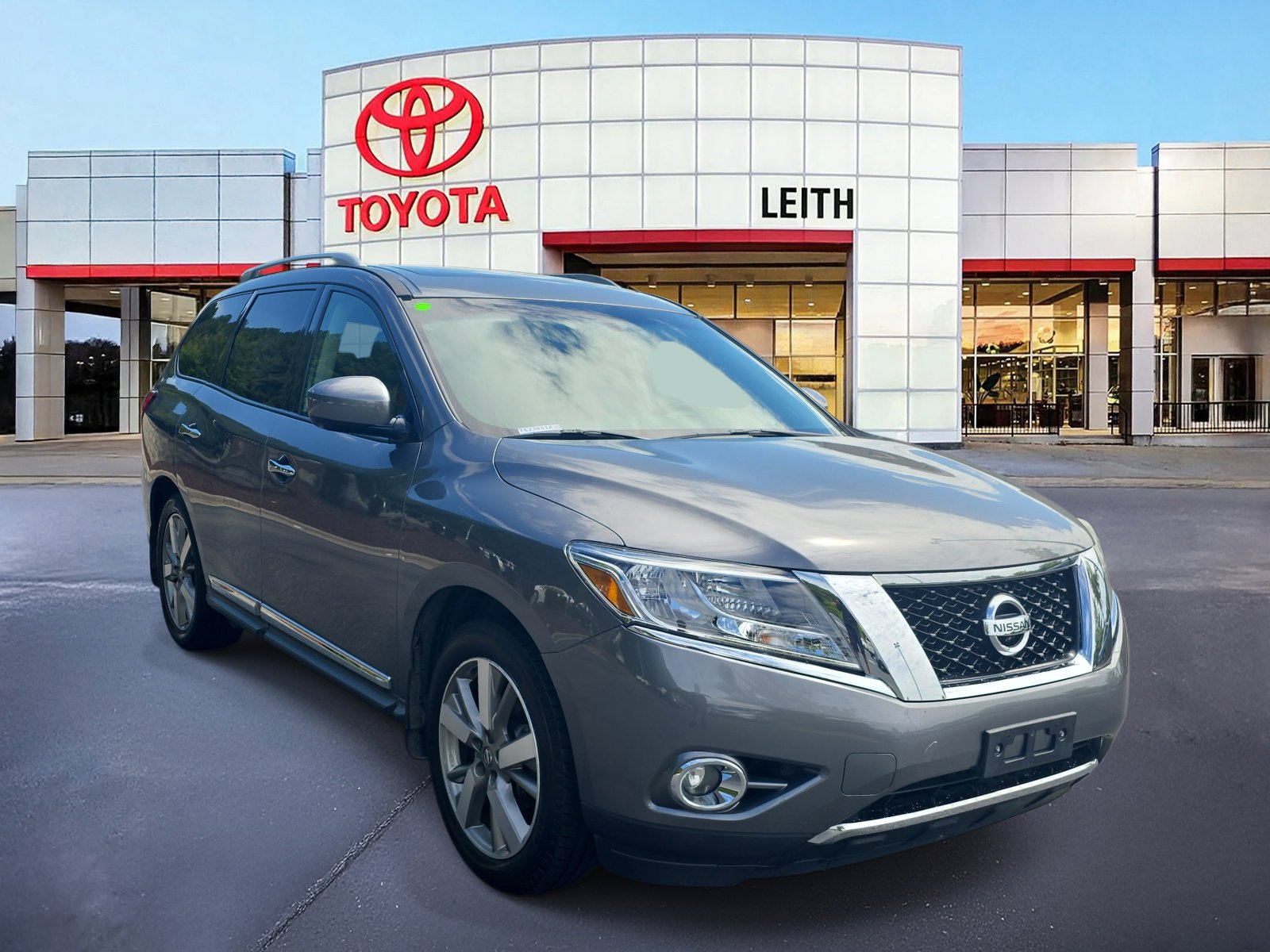 2016 Nissan Pathfinder Platinum photo 3