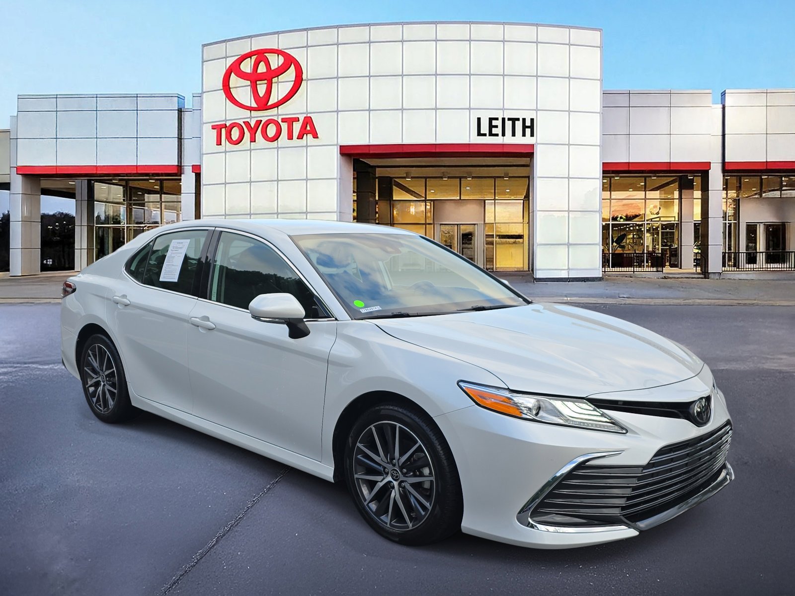2023 Toyota Camry XLE photo 3