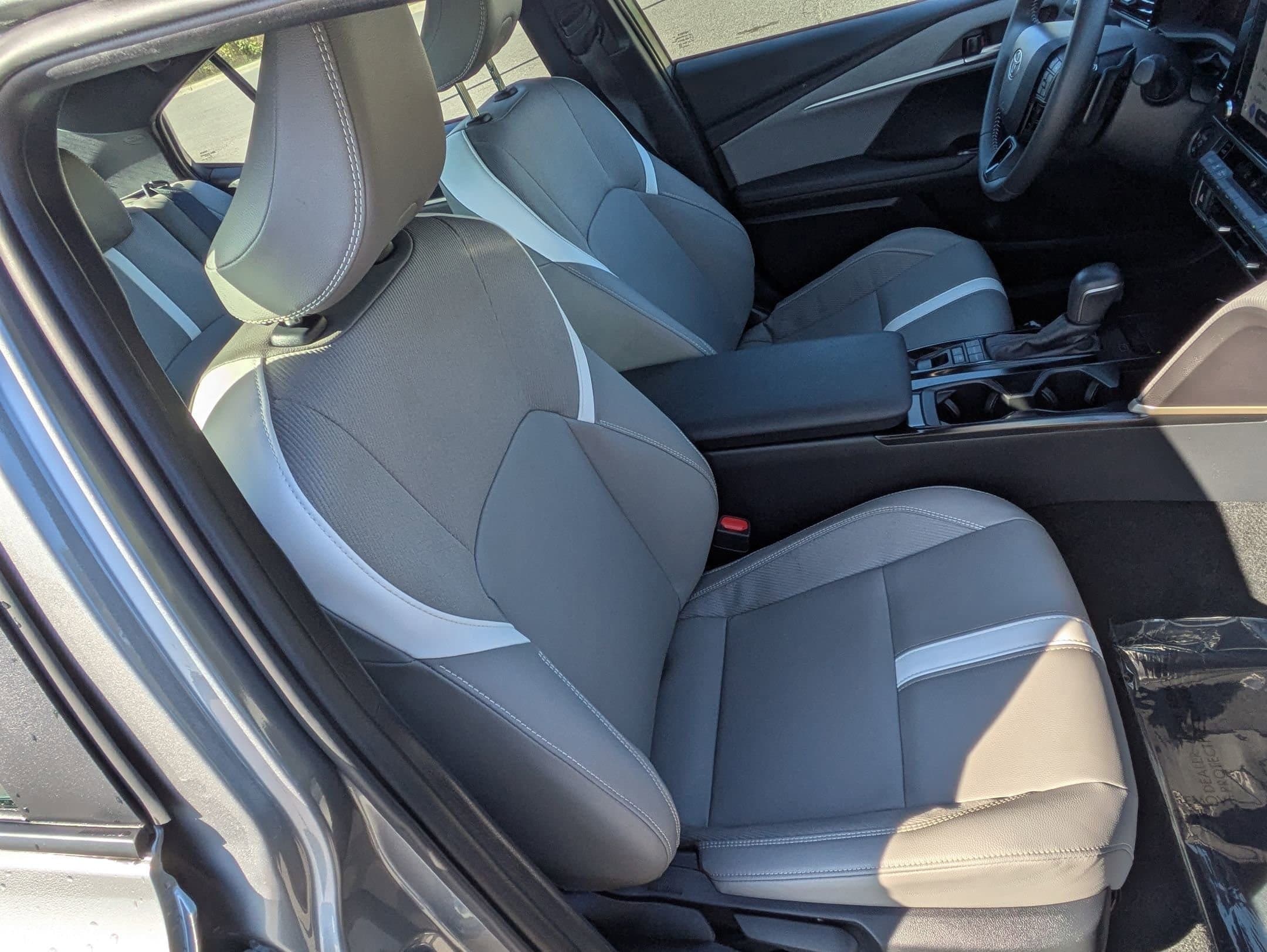 2025 Toyota Camry SE - Photo 26