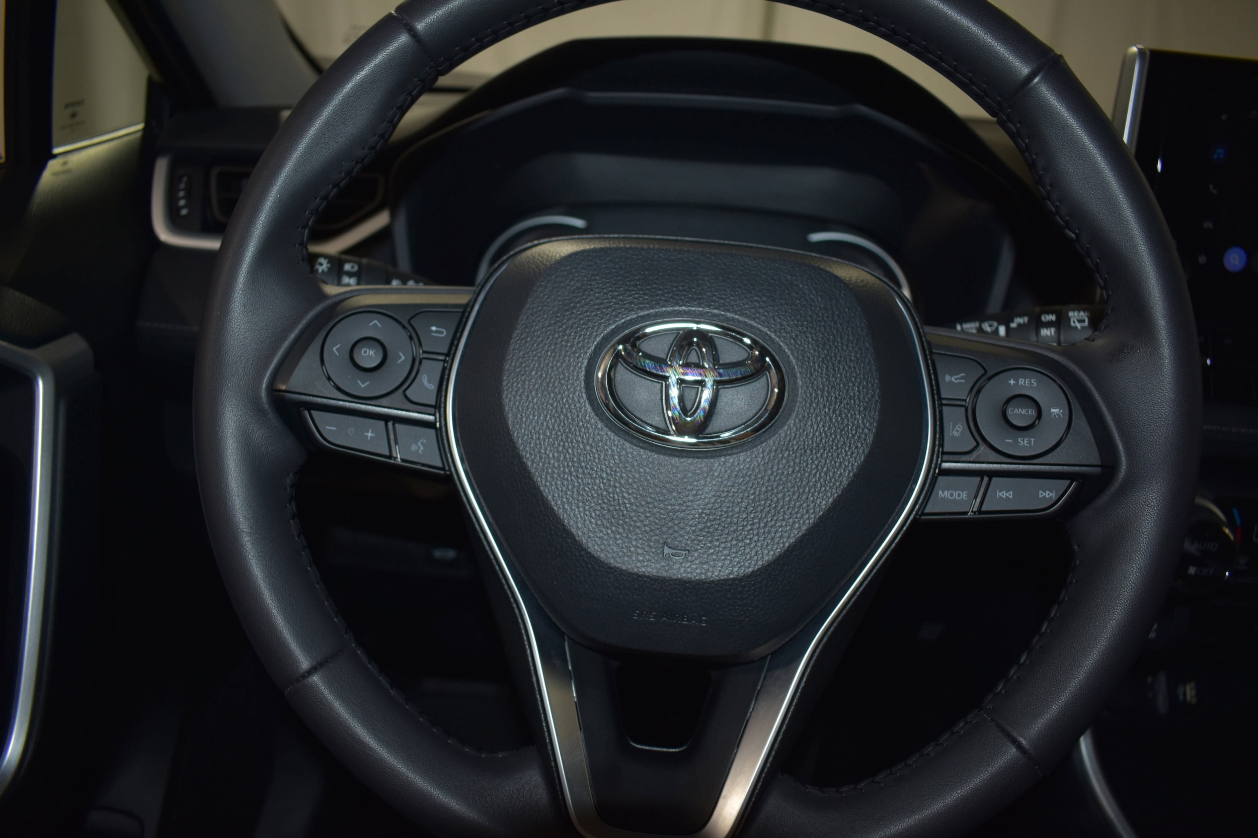 2025 Toyota RAV4 XLE Premium - Photo 11