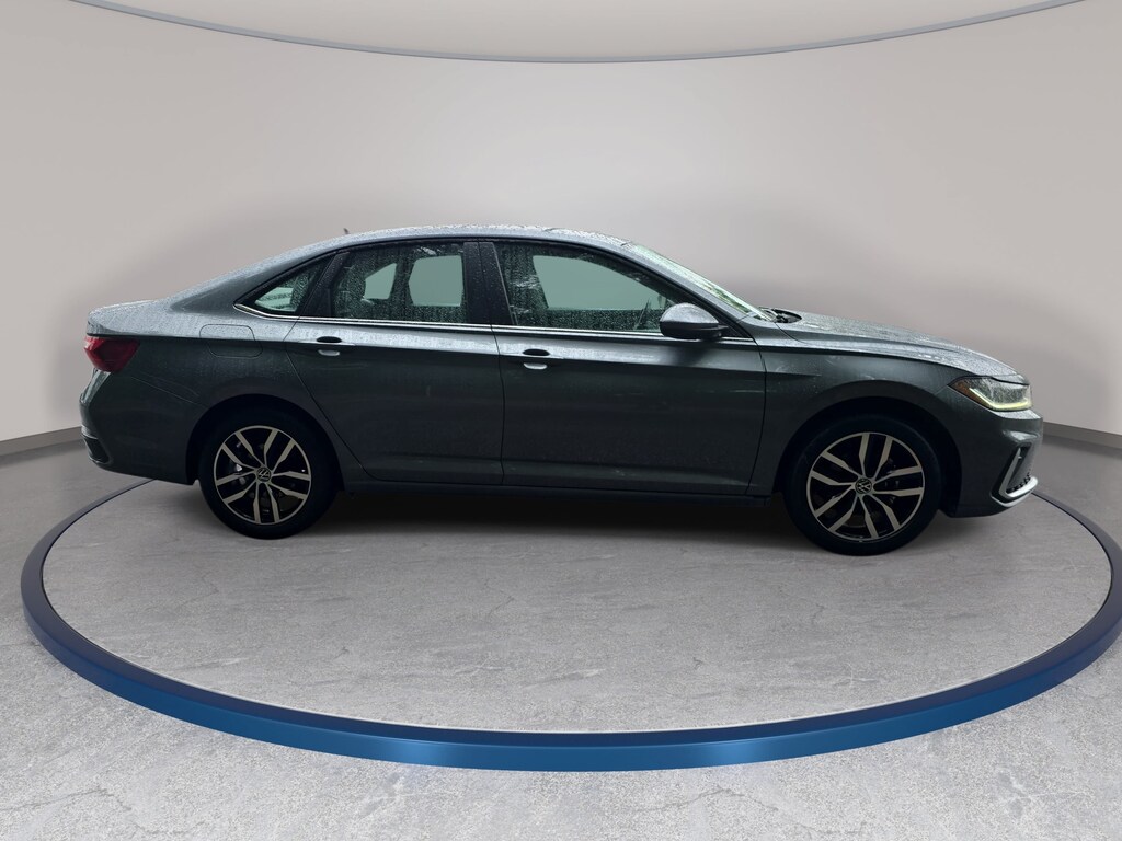 Used 2025 Volkswagen Jetta 1.5T SE Sedan