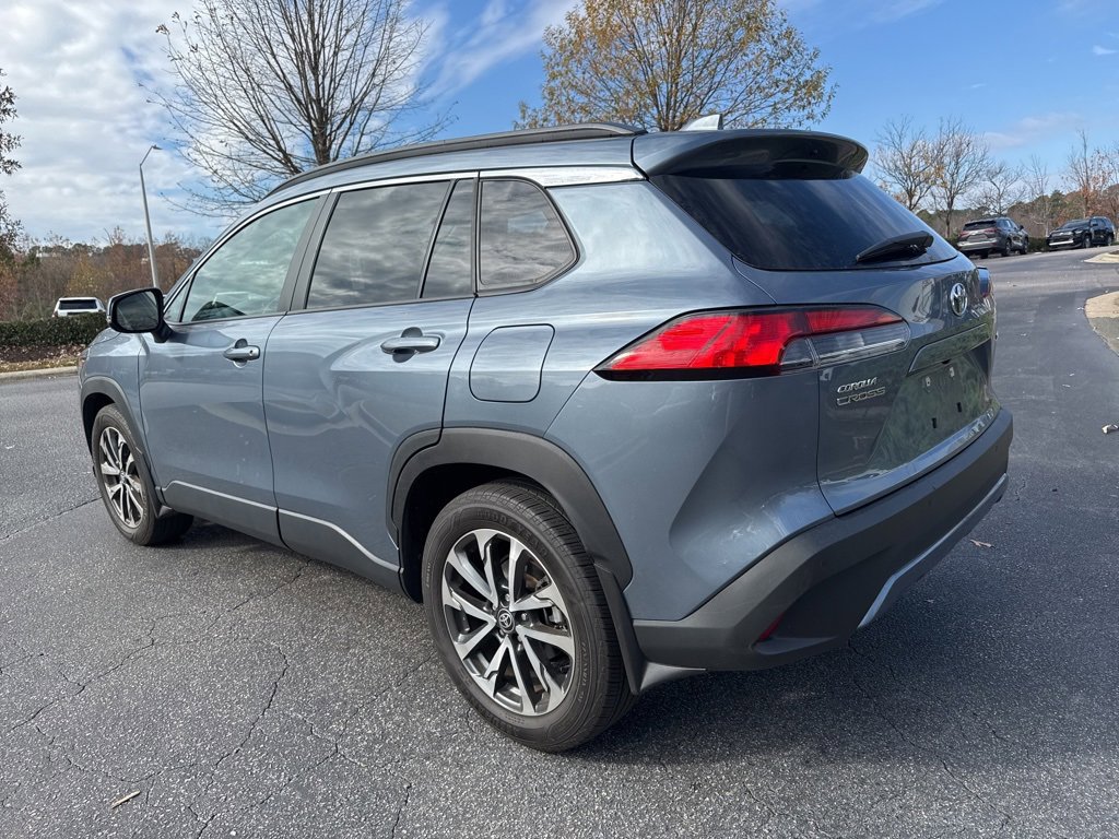 2023 Toyota Corolla Cross XLE photo 2