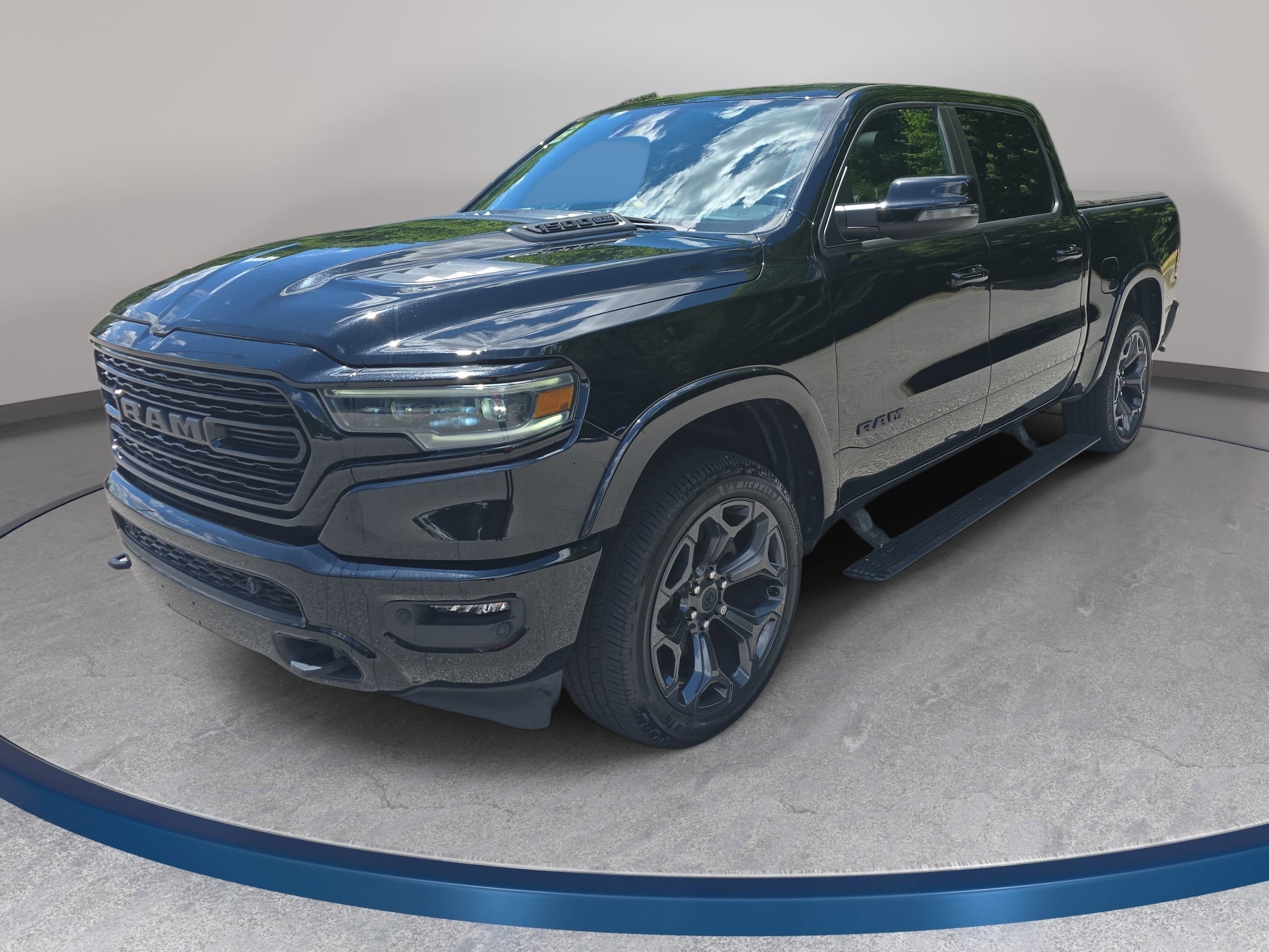 2023 RAM 1500 Limited 4x4 Crew Cab 5'7's photo