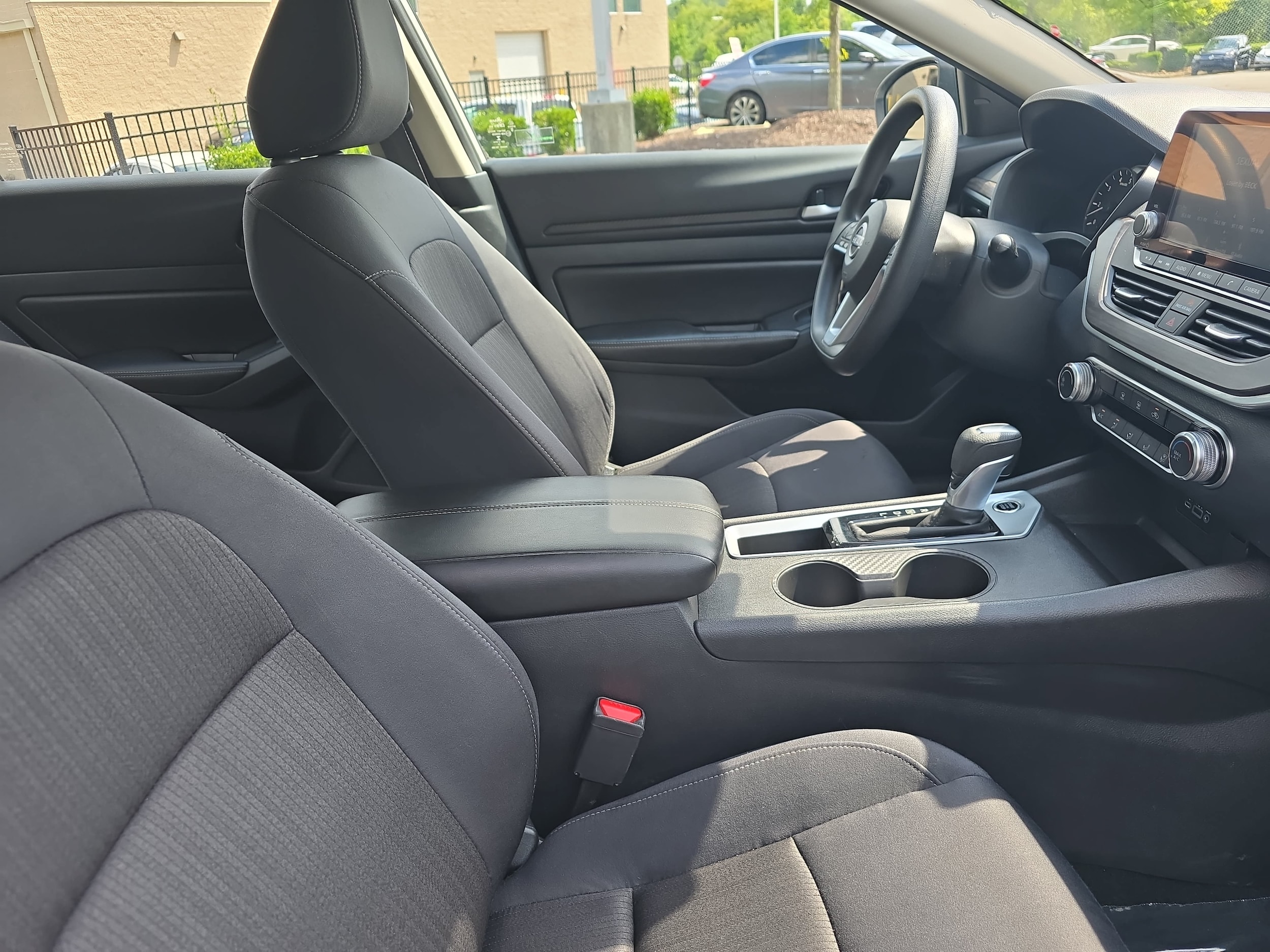 2025 Nissan Altima SV - Photo 10