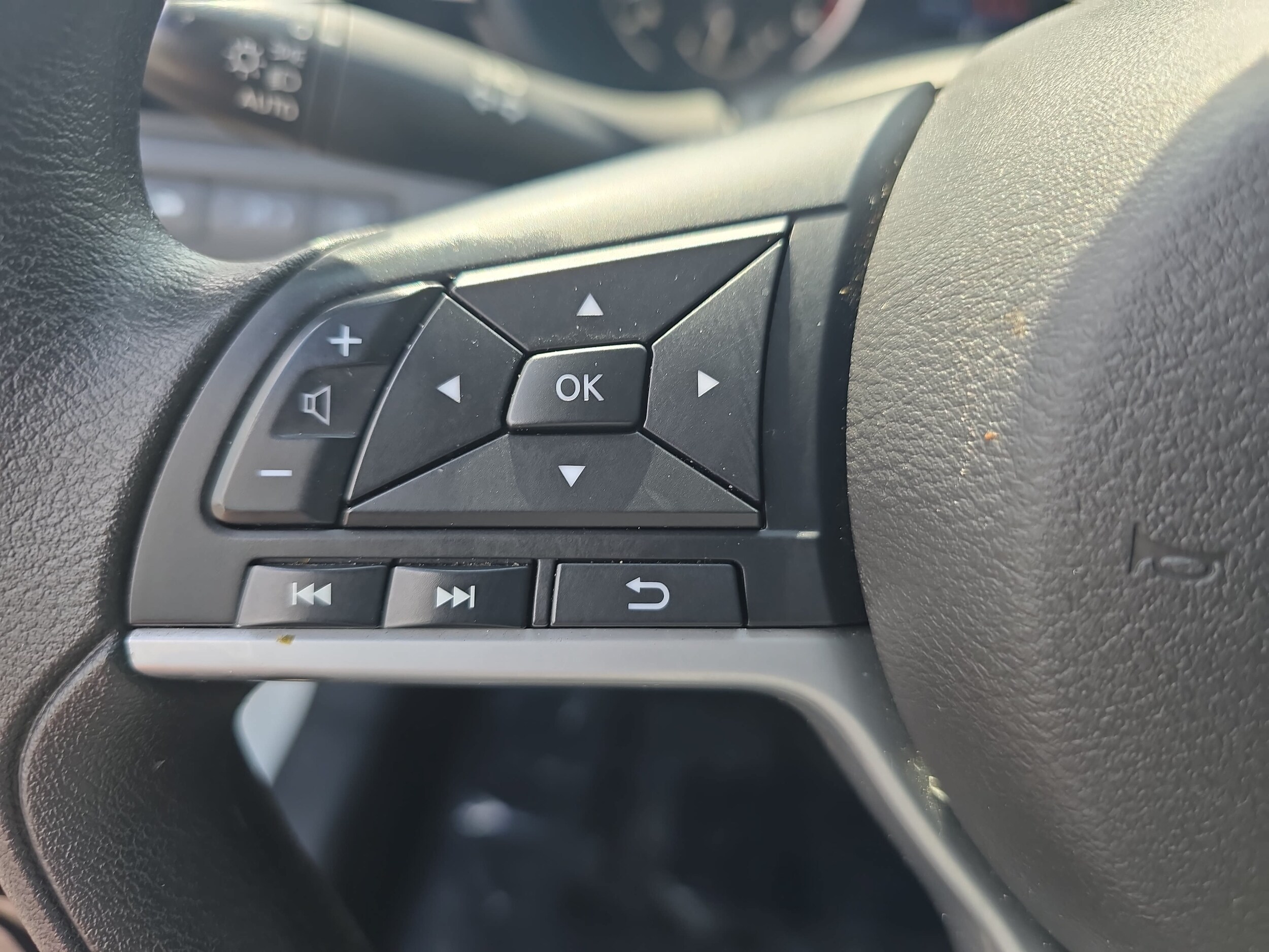 2025 Nissan Altima SV - Photo 18