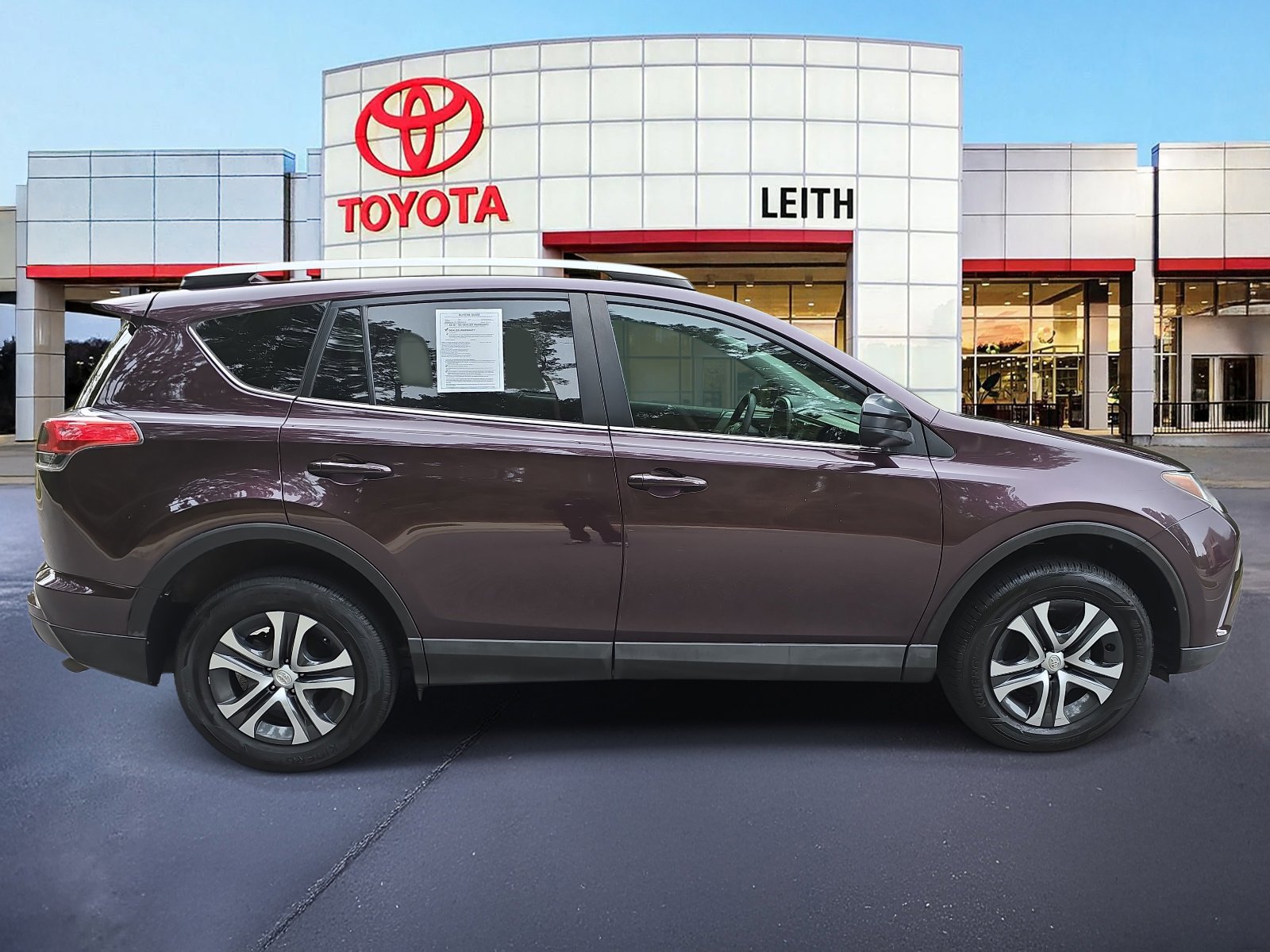 2018 Toyota RAV4 LE photo 4