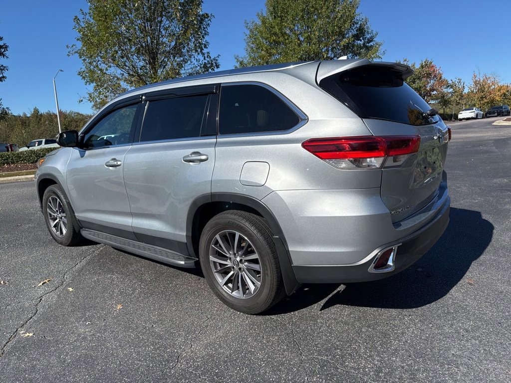 2019 Toyota Highlander XLE photo 2
