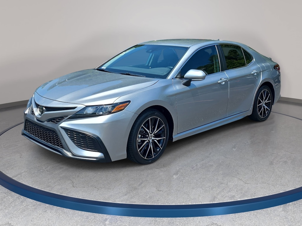 Used 2023 Toyota Camry SE Sedan
