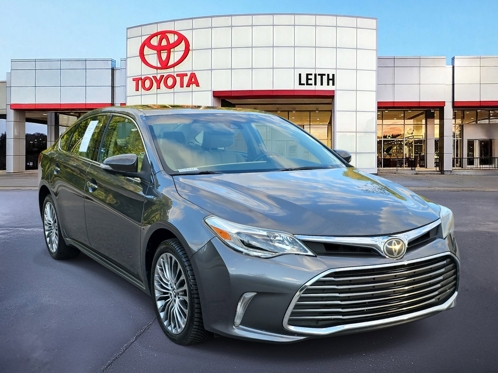2018 Toyota Avalon Limited photo 3