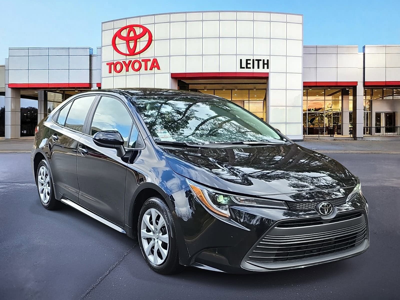 2024 Toyota Corolla LE photo 3