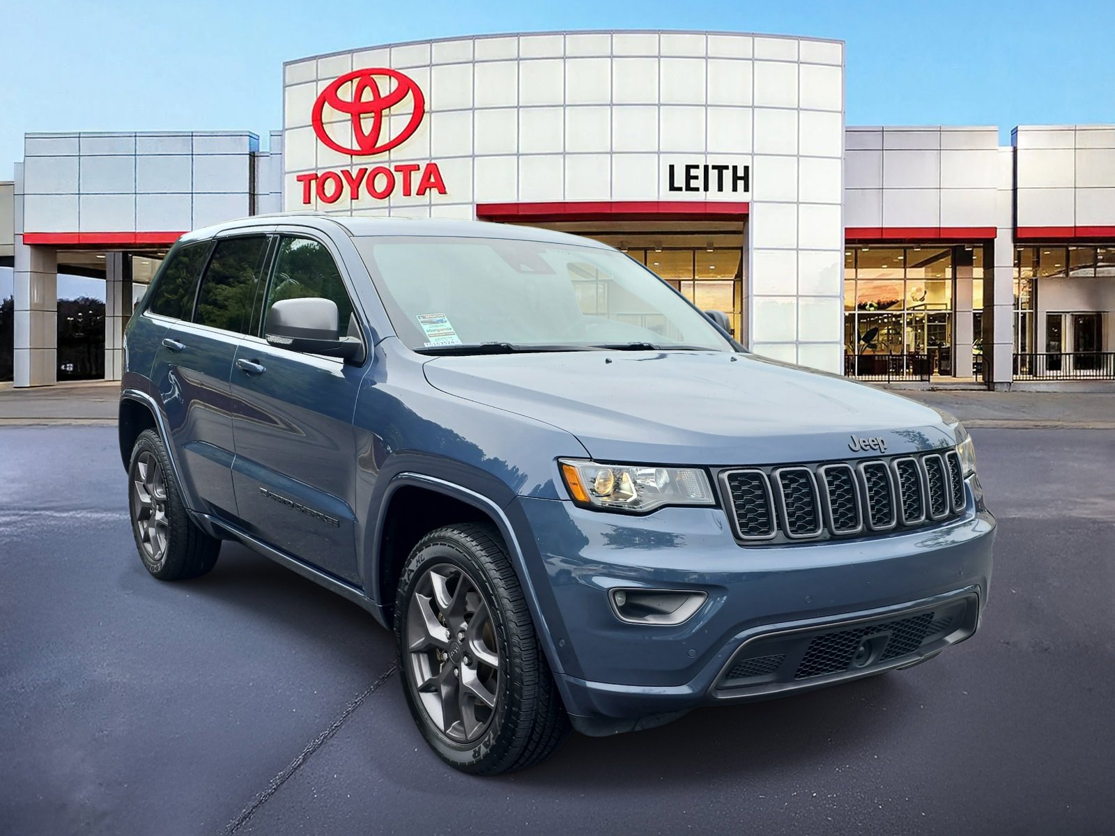 2021 Jeep Grand Cherokee Limited Anniversary Edition photo 2