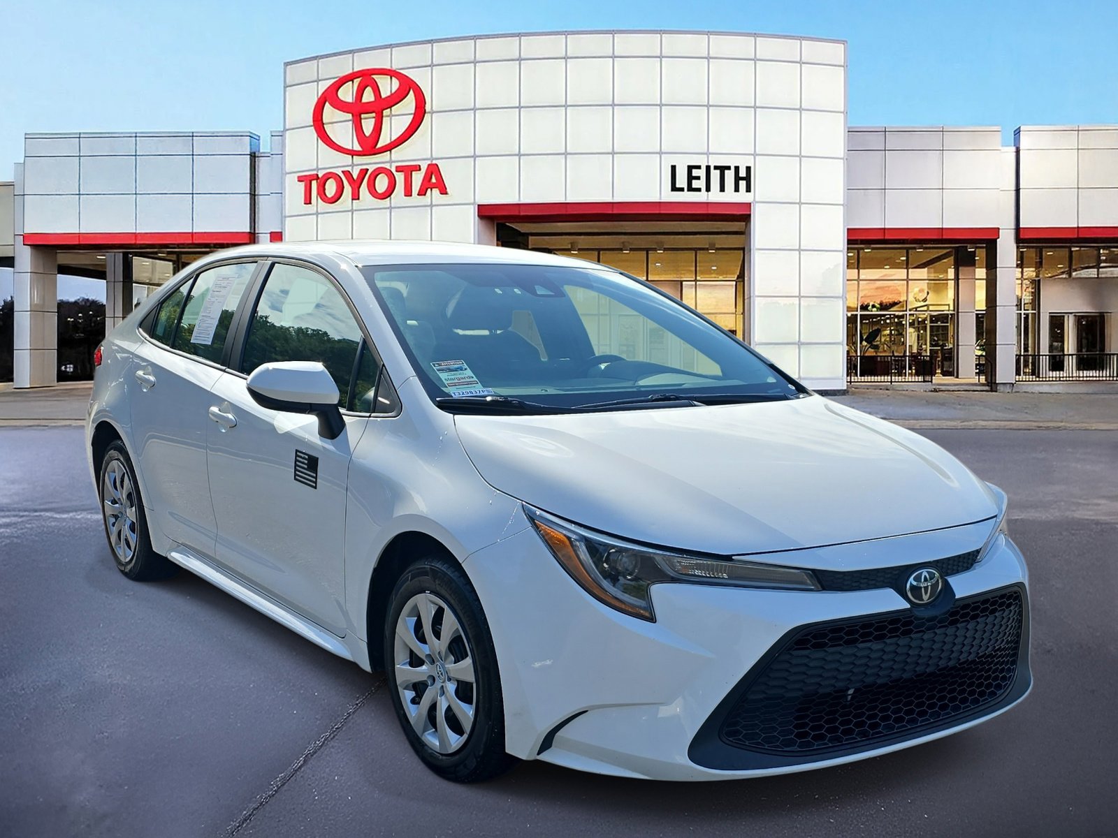 2022 Toyota Corolla LE photo 3