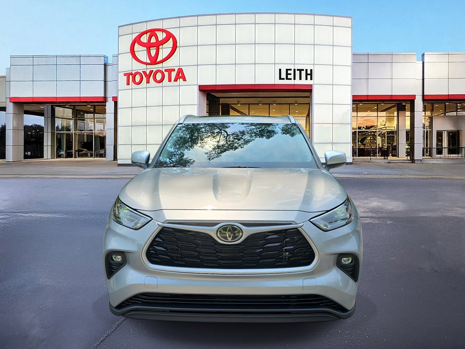 Used 2022 Toyota Highlander XLE with VIN 5TDGZRAH5NS540235 for sale in Raleigh, NC