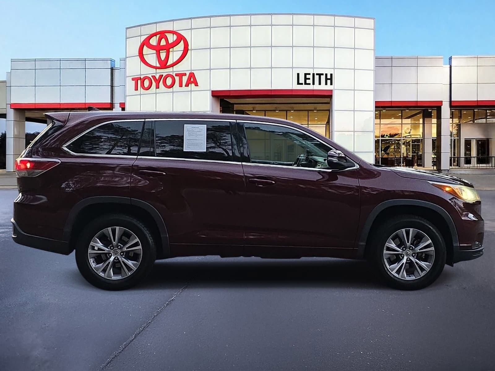 2015 Toyota Highlander LE photo 4
