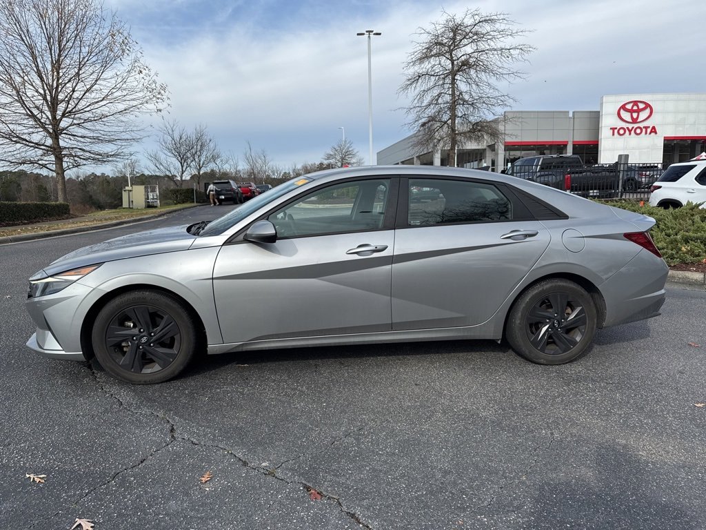 2021 Hyundai Elantra SEL photo 2