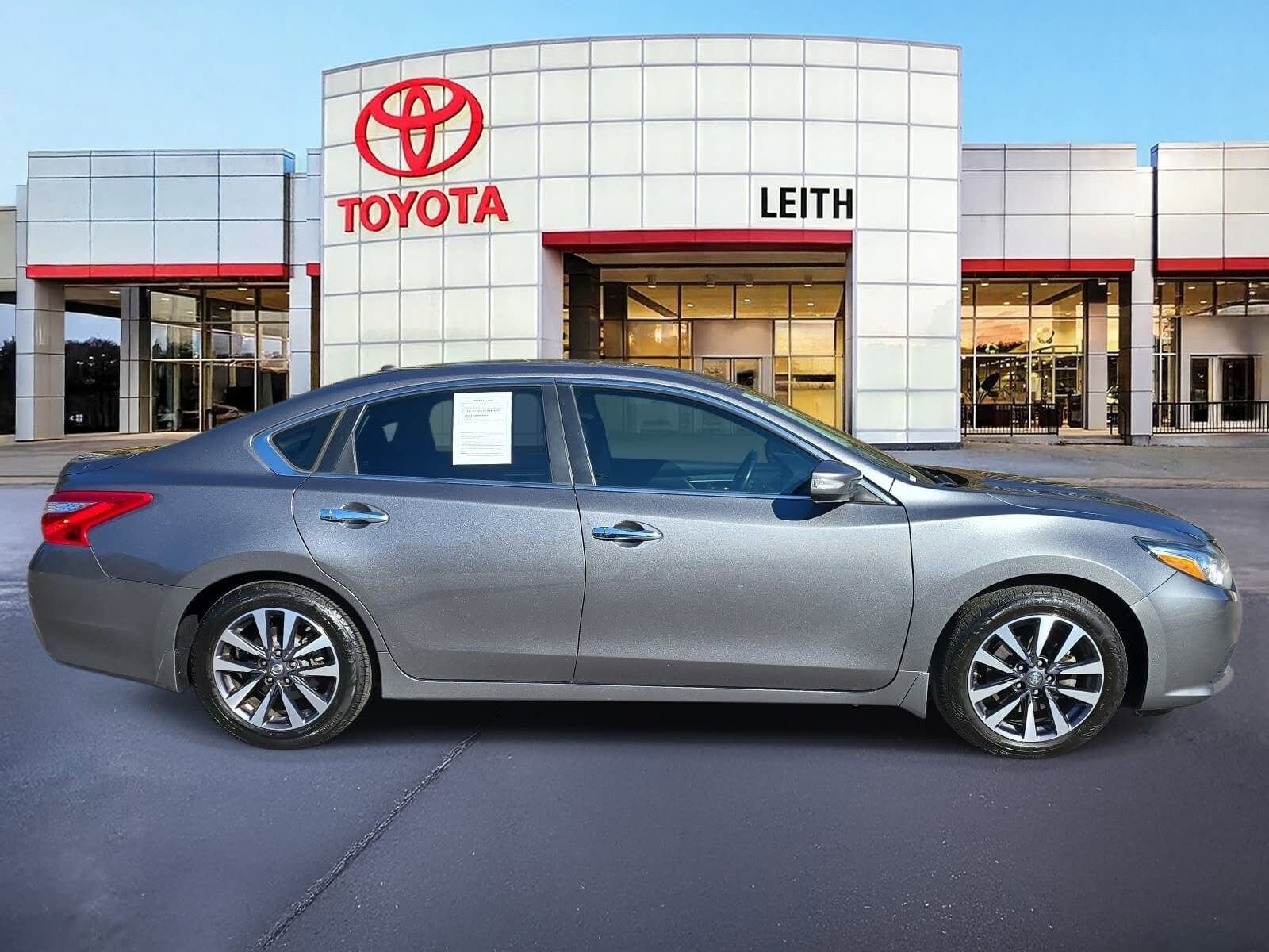 2017 Nissan Altima 2.5 SV photo 4