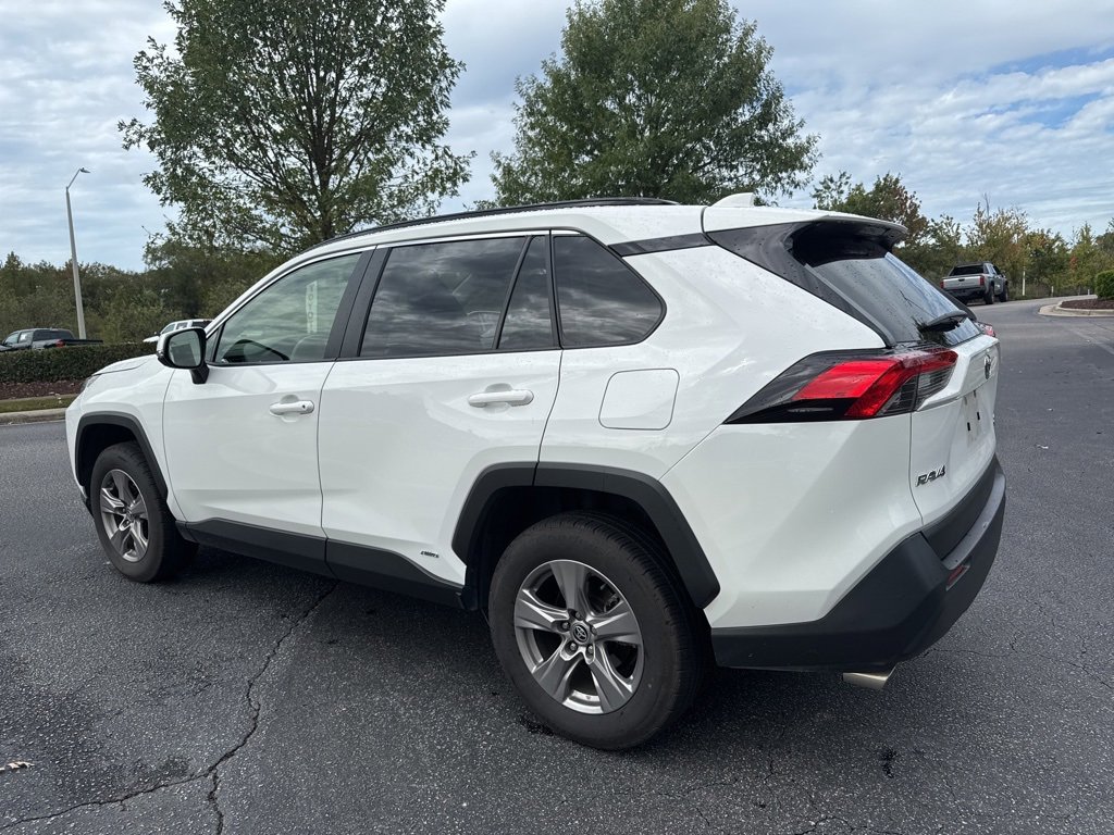2024 Toyota RAV4 Hybrid XLE photo 2