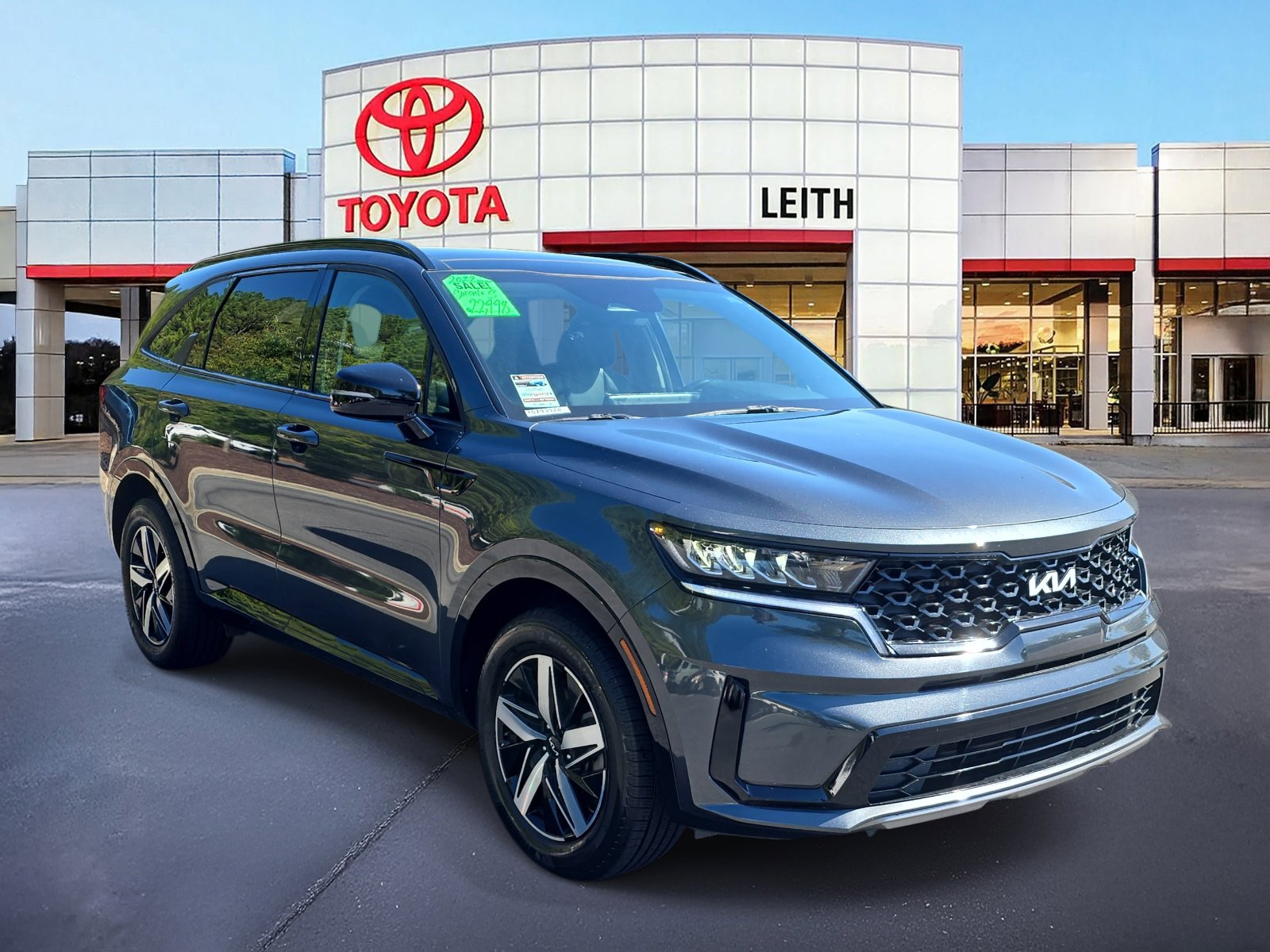 2022 Kia Sorento S photo 2
