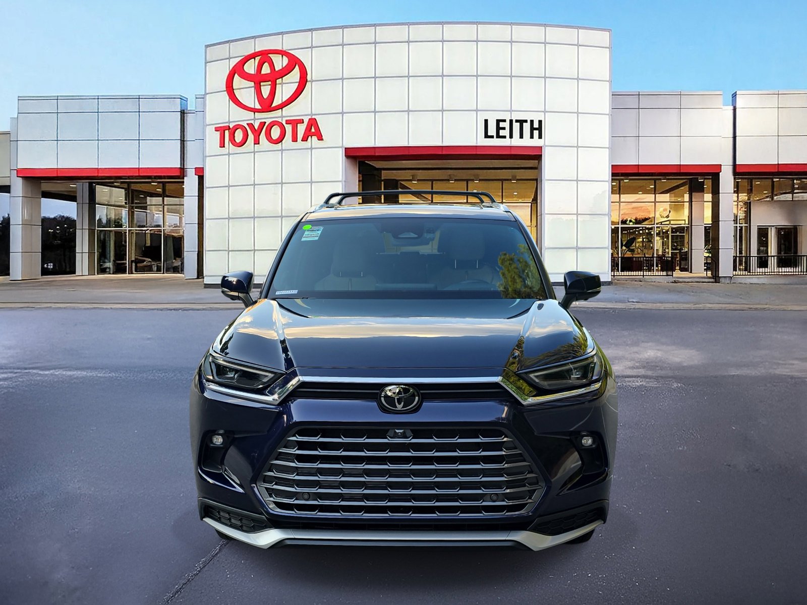2024 Toyota Highlander Hybrid Platinum photo 2