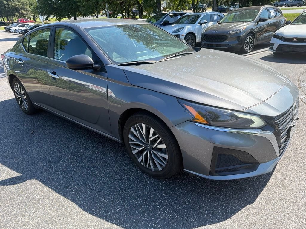 Used 2025 Nissan Altima SV Sedan
