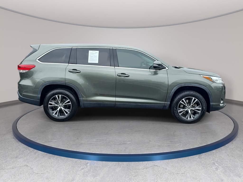 Used 2019 Toyota Highlander LE V6 SUV