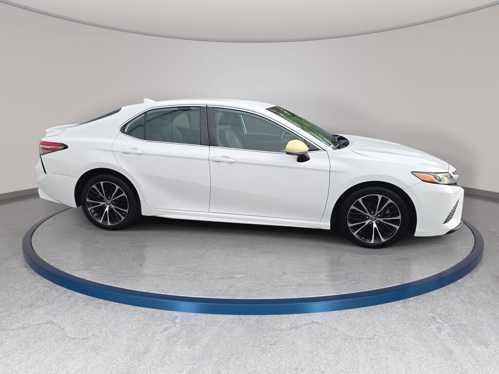 Used 2019 Toyota Camry SE Sedan