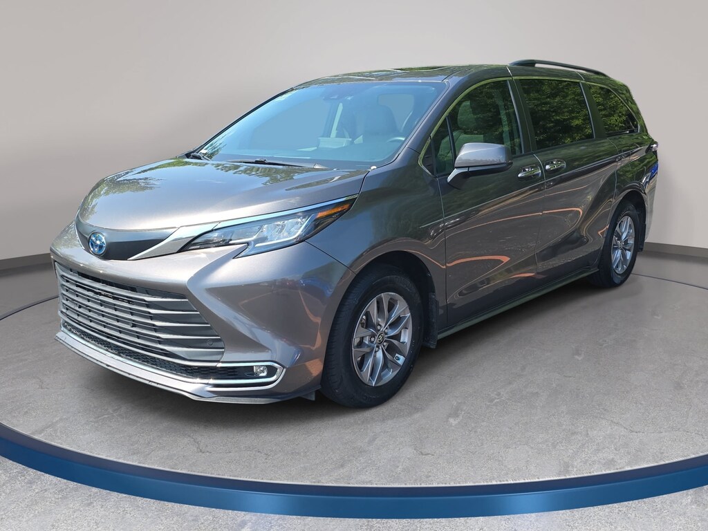 Used 2023 Toyota Sienna XLE 8 Passenger Van Passenger Van