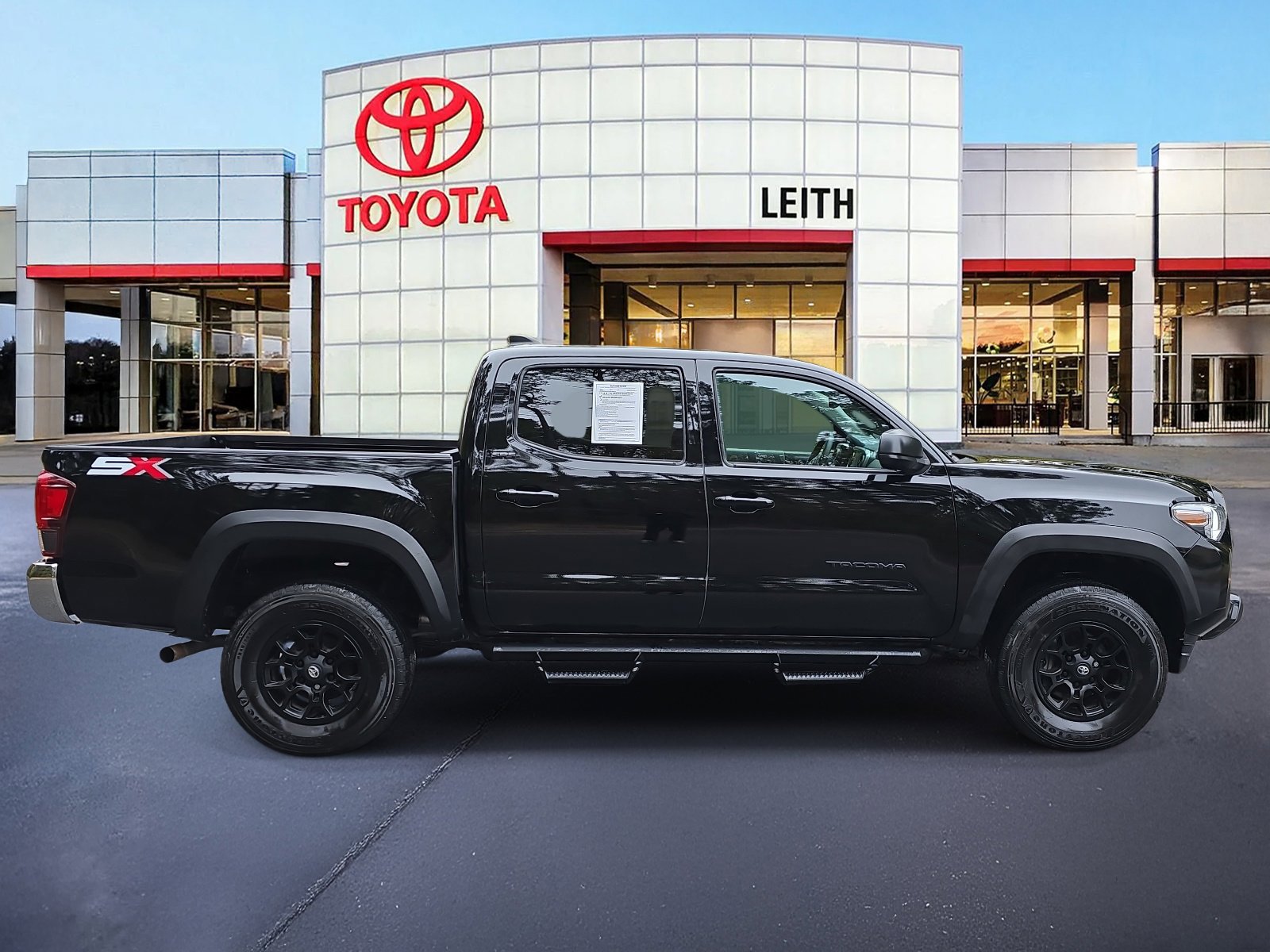 2023 Toyota Tacoma SR5 V6 photo 3