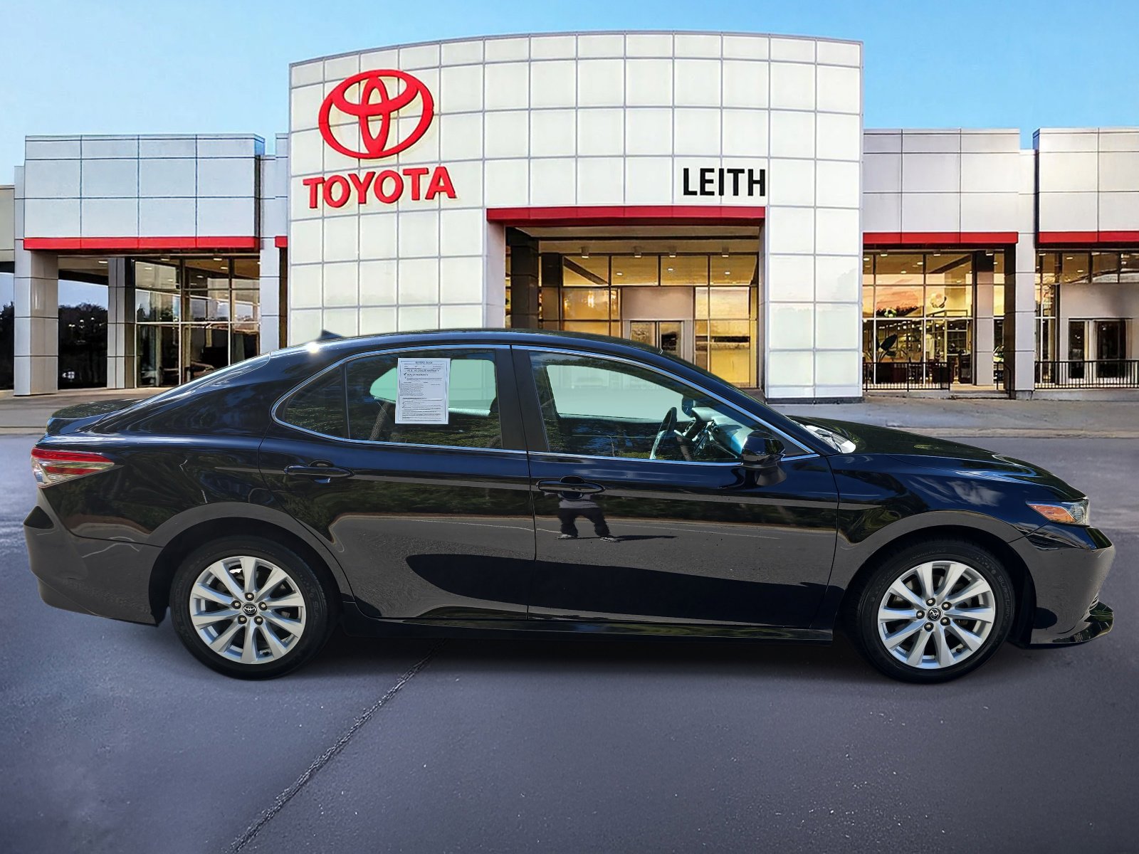 2020 Toyota Camry LE photo 4
