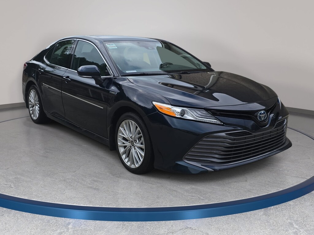Used 2020 Toyota Camry Hybrid XLE Sedan
